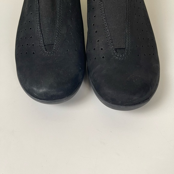 Clarks Collection Women US 7.5W Black Suede Nubuck Slip On Suede Loafers - Picture 3 of 12